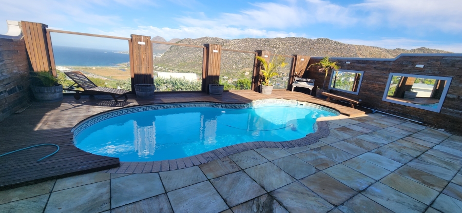 To Let 4 Bedroom Property for Rent in Glencairn Heights Western Cape